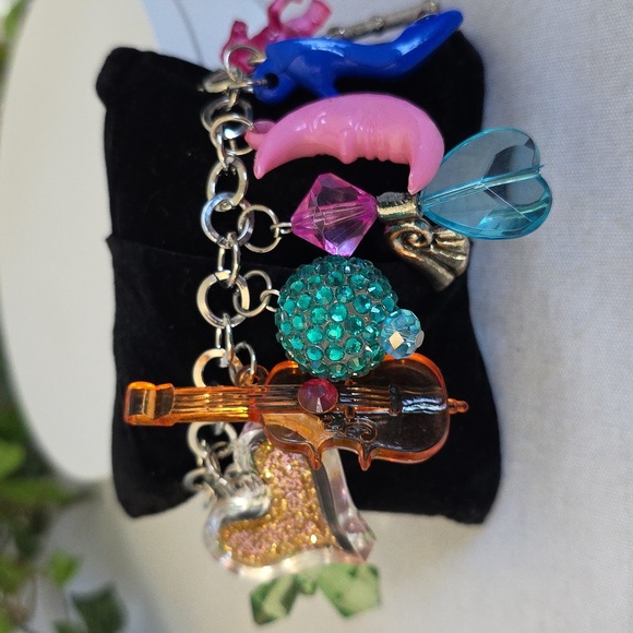 Vintage 80s Charm Bracelet - Picture 12 of 12